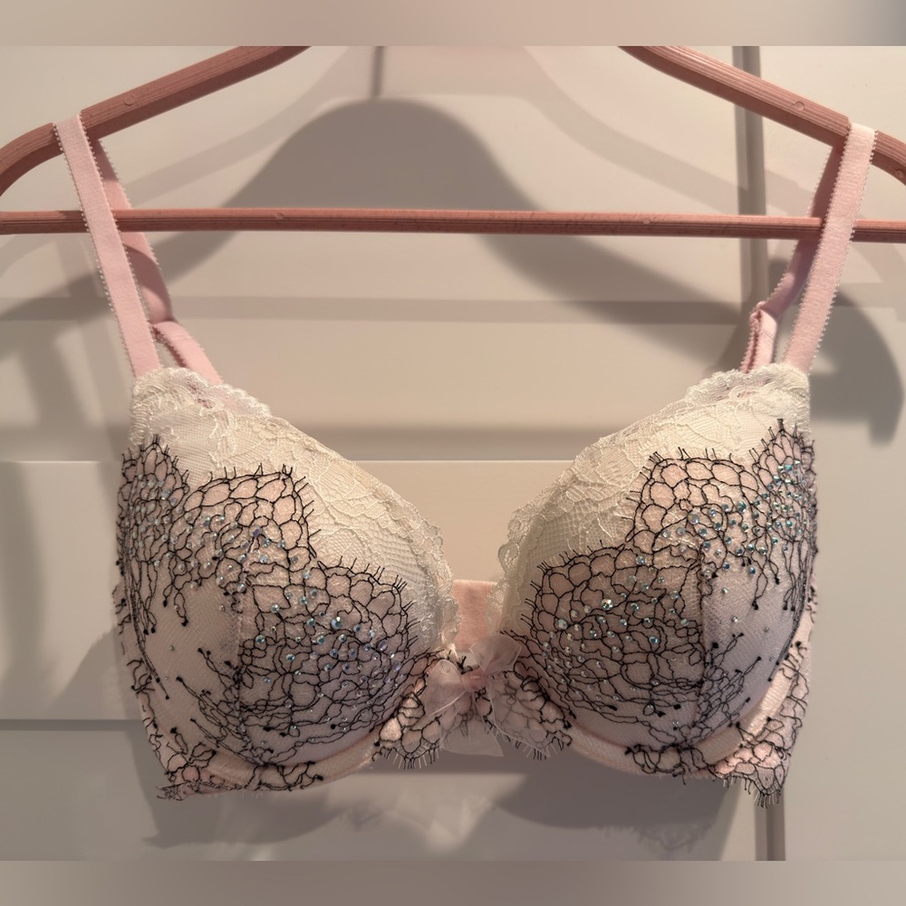 Victoria's Secret Dream Angels Push-Up bra - 32D lace and Swarovski crystals